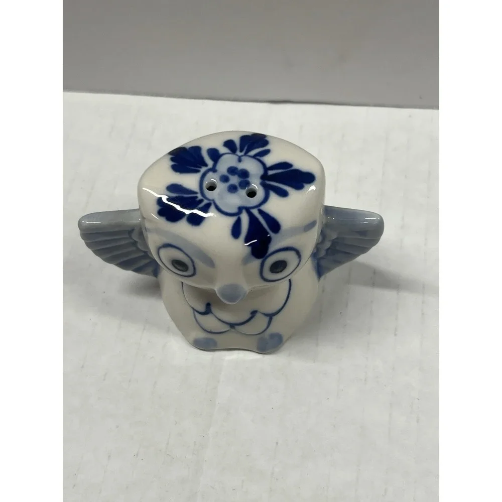 Owl Salt or Pepper Shaker Blue White Delft Style Vintage 2 inches tall‎
